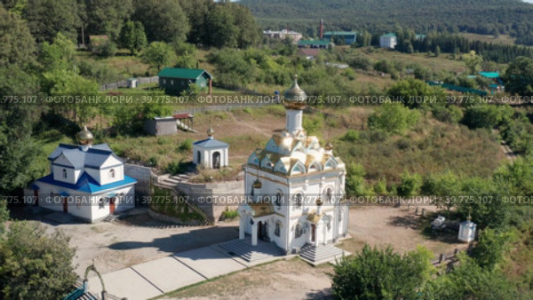 Южный Урал, курорт Красноусольск: храм Табынской иконы Божией Матери на Святых Ключах. Вид с воздуха. Southern Urals, Krasnousolsk Resort: Church of the Tabyn icon of the mother of God. Aerial view. (2022 год). Стоковое видео, видеограф Евгений Романов / Фотобанк Лори
