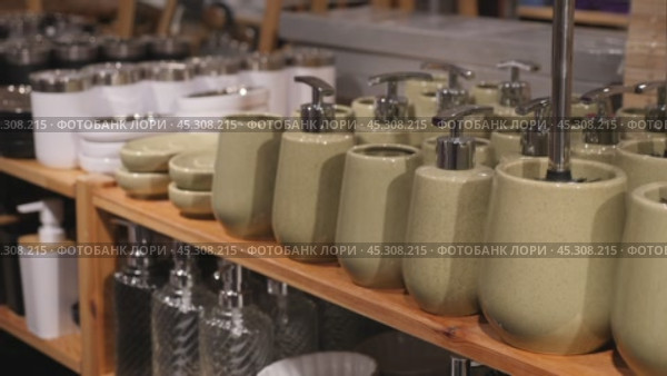 Variety of bathroom accessories displayed on shelving in household goods store. Concept of organizing comfortable home space. Стоковое видео, видеограф Яков Филимонов / Фотобанк Лори