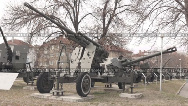 Various artillery cannons at the national open air history museum. Sofia. Republic of Bulgaria. Редакционное видео, видеограф Яков Филимонов / Фотобанк Лори