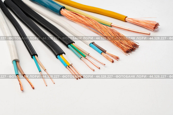 Various Electrical Wires With Exposed Copper Strands on White Background. Стоковое фото, фотограф Сергей Толмачёв / Фотобанк Лори