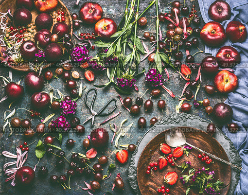 Various summer berries and fruits: strawberries, Peaches, plums, cherries, gooseberries, currants  on rustic kitchen table with flowers and plates, top view, flat lay. Organic local  food and eating. Стоковое фото, агентство Ingram Publishing / Фотобанк Лори