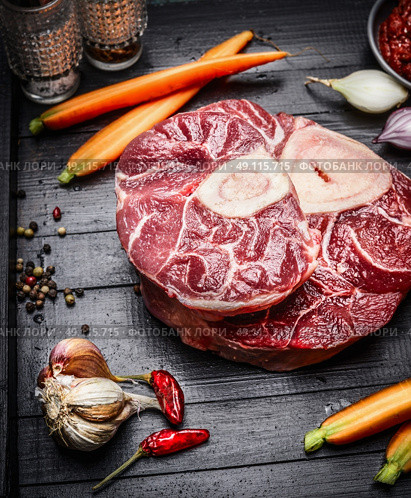 Veal shank slices meat and ingredients for Osso Buco cooking, close up. Стоковое фото, агентство Ingram Publishing / Фотобанк Лори