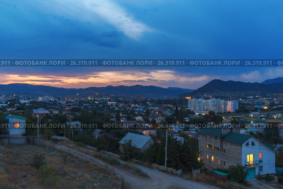 Вечерный вид на освещенный Судак в Крыму летом (2015 год). Стоковое фото, фотограф Дмитрий Тищенко / Фотобанк Лори