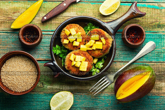 Vegan food, quinoa cutlet garnished with mango. Baked vegetarian burger. Vegetarian quinoa burgers. Стоковое фото, агентство Ingram Publishing / Фотобанк Лори