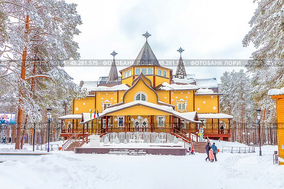Великий Устюг. Вотчина Деда Мороза. Veliky Ustyug, Russia - March 1, 2024: Votchina estate of russian Ded Moroz Grandfather Frost in Veliky Ustyug, Vologda region. Редакционное фото, фотограф Елена Серебрякова / Фотобанк Лори