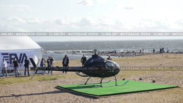 Вертолет готов к взлету. Медленное движение (2015 год). Редакционное видео, видеограф Александр Багно / Фотобанк Лори