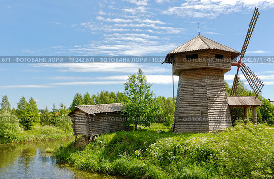 Ветряная мельница. Музей "Щурово Городище". Город Суздаль (2015 год). Редакционное фото, фотограф Макаров Алексей / Фотобанк Лори
