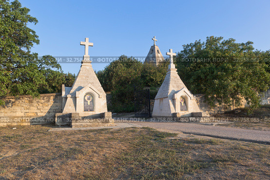 Вход на Братское кладбище в городе-герое Севастополе, Крым (2019 год). Стоковое фото, фотограф Николай Мухорин / Фотобанк Лори