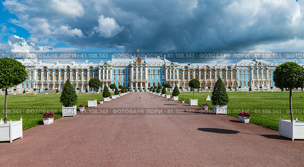 Вид Екатерининского дворца со стороны Александровского парка. Стоковое фото, фотограф Михаил Аккуратoв / Фотобанк Лори
