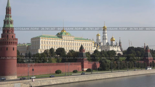 Вид на Большой кремлевский дворец сентябрьским утром. Московский кремль (2018 год). Стоковое видео, видеограф Виктор Карасев / Фотобанк Лори