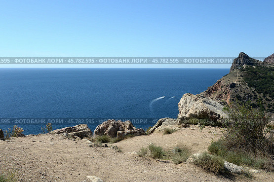 Вид на Чёрное море с горы Кастрон, Крым, Россия (2021 год). Редакционное фото, фотограф Free Wind / Фотобанк Лори
