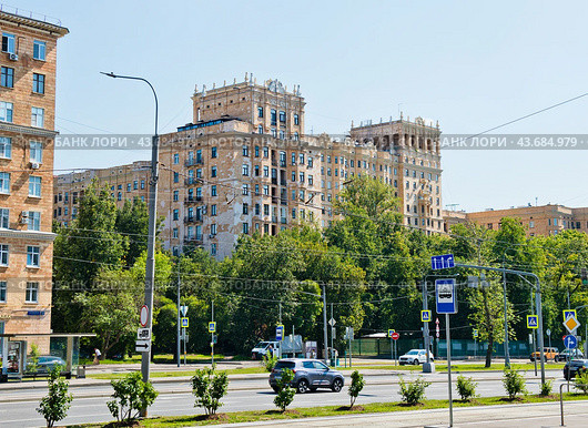 Вид на Дом преподавателей МГУ. Ломоносовский проспект, 14. Москва. Россия (2024 год). Редакционное фото, фотограф E. O. / Фотобанк Лори