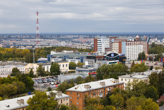 Вид на дворец спорта и гостиницу "Ока" в Нижнем Новгороде (2012 год). Редакционное фото, фотограф Igor Lijashkov / Фотобанк Лори