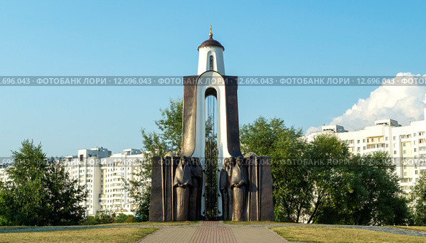 Вид на мемориал "Остров Мужества и Скорби" посвящённый белорусским воинам-интернационалистам, павшим в Афганистане. Минск, Беларусь (2015 год). Редакционное фото, фотограф Владимир Макеев / Фотобанк Лори