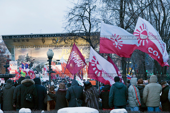Вид на многотысячный митинг на Пушкинской площади 5 марта 2012 года - За честные выборы, город Москва, Россия. Редакционное фото, фотограф Николай Винокуров / Фотобанк Лори