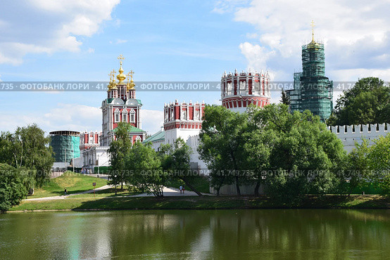 Вид на Новодевичий монастырь (2018 год). Стоковое фото, фотограф Сергей Балдин / Фотобанк Лори