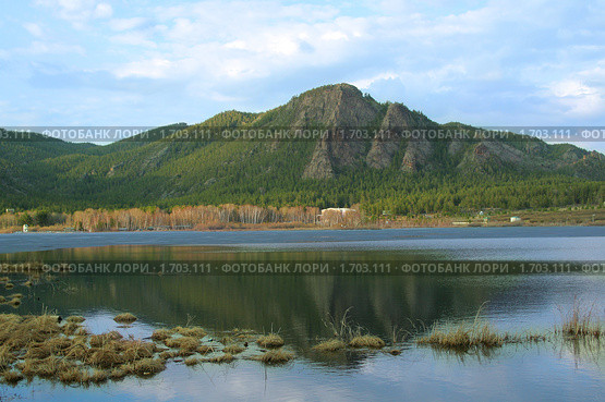 Вид на Пашеное озеро и пик Пионеров. Каркаралинск. Казахстан (2010 год). Стоковое фото, фотограф Вера Тропынина / Фотобанк Лори