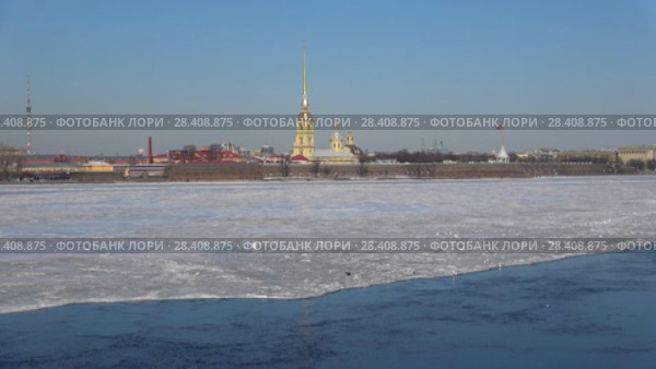 Вид на Петропавловскую крепость апрельским днем. Санкт-Петербург, Россия (2018 год). Стоковое видео, видеограф Виктор Карасев / Фотобанк Лори