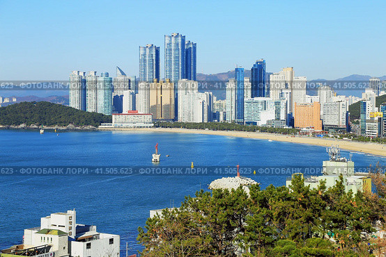 Вид на пляж и район Хэундэ ( Haeundae), Пусан, Корея (2019 год). Стоковое фото, фотограф Римма Тельнова / Фотобанк Лори