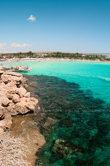 Вид на пляж Nissi Beach с моря. Город Aya-Napa, Кипр (2010 год). Стоковое фото, фотограф Кекяляйнен Андрей / Фотобанк Лори