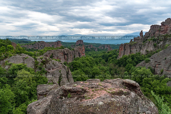Вид на скалы Белоградчик (Belogradchik) ,природная достопримечательность, Болгария (2019 год). Стоковое фото, фотограф Дымов Игорь / Фотобанк Лори