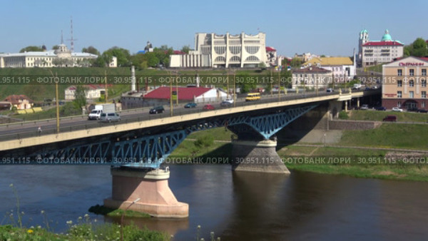 Вид на Старый мост на реке Неман солнечным апрельским днем. Гродно, Беларусь (2018 год). Редакционное видео, видеограф Виктор Карасев / Фотобанк Лори