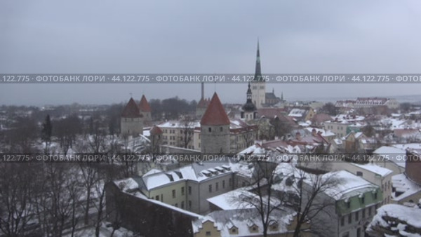 Вид на Таллинн. Панорама старого города, Эстония (2024 год). Стоковое видео, видеограф Анна Карасева / Фотобанк Лори