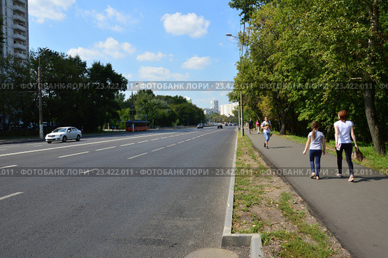 Вид на улицу Менжинского в Бабушкинском районе Москвы (2016 год). Редакционное фото, фотограф lana1501 / Фотобанк Лори