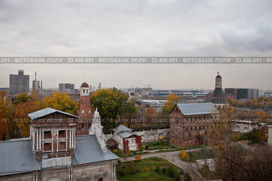 Вид на внутренний двор Симоновского монастыря. Москва (2018 год). Стоковое фото, фотограф Victoria Demidova / Фотобанк Лори