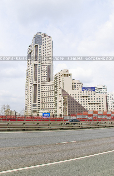 Вид на жилой комплекс "Континенталь" с Живописного моста (2012 год). Редакционное фото, фотограф Алёшина Оксана / Фотобанк Лори