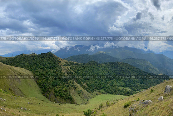Вид с перевала Цей-Лоам, Республика Ингушетия. Стоковое фото, фотограф Дмитрий Чижов / Фотобанк Лори