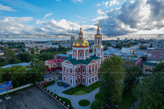 Вид с высоты на Спасский Собор в городе Кирове после заката (аэросъемка 2023 года) Стоковое фото, фотограф Владислав Самошкин / Фотобанк Лори