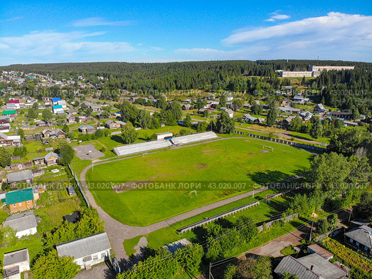 Вид с высоты на стадион Металлург в Омутнинске (аэросъемка 2020 года) Стоковое фото, фотограф Владислав Самошкин / Фотобанк Лори