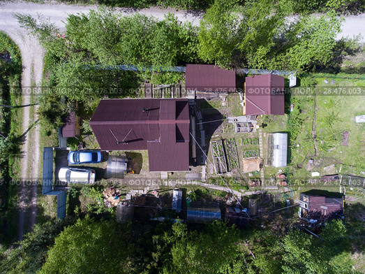 Вид сверху на дачный участок с домом, баней и сараем (2018 год). Стоковое фото, фотограф Кекяляйнен Андрей / Фотобанк Лори