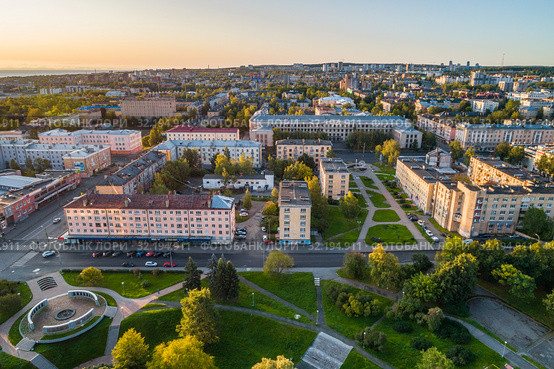 Вид сверху на центр города Петрозаводска. Рассвет. Редакционное фото, фотограф Сергей Цепек / Фотобанк Лори