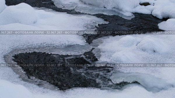 Video of openwork ice over the water of frozen river Pescherka in winter. Стоковое видео, видеограф Сергей Пристяжнюк (Serg Zastavkin) / Фотобанк Лори