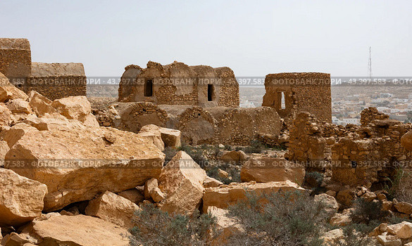 View of ancient abandoned town of Ghomrassen, Berber houses and granaries, Tataouine region of Tunisia. Стоковое фото, фотограф Яков Филимонов / Фотобанк Лори