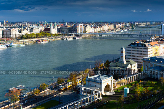 View of Budapest with two bridges under thundery sky (2017 год). Стоковое фото, фотограф Яков Филимонов / Фотобанк Лори