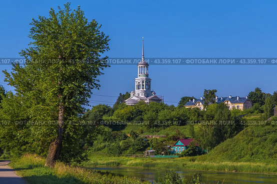 View of Gate church of Borisoglebsky Monastery, Torzhok, Russia (2021 год). Стоковое фото, фотограф Boris Breytman / Фотобанк Лори