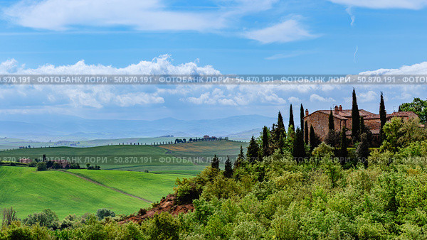 View of lush green hills and cypress trees in Tuscany (2015 год). Стоковое фото, фотограф Татьяна  Бральнина / Фотобанк Лори