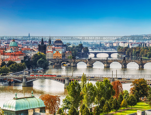 View of Prague and the bridges in the early morning, Czech Republic (2014 год). Стоковое фото, фотограф Наталья Волкова / Фотобанк Лори