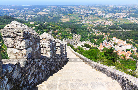 view of the Castle of the Moors in Sintra, Portugal. Стоковое фото, агентство Ingram Publishing / Фотобанк Лори