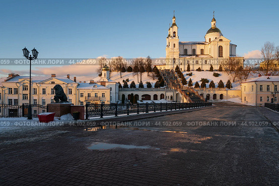 View of the Holy Spirit Monastery and the Holy Dormition Cathedral on the Assumption Mountain on a winter day from Pushkin Street, Vitebsk, Belarus. Стоковое фото, фотограф Ula Ulachka / Фотобанк Лори