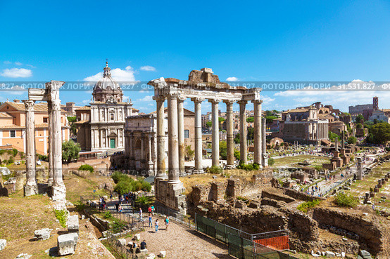 View of the ruins of a Roman forum with famous sights, Rome, Italy (2017 год). Редакционное фото, фотограф Наталья Волкова / Фотобанк Лори