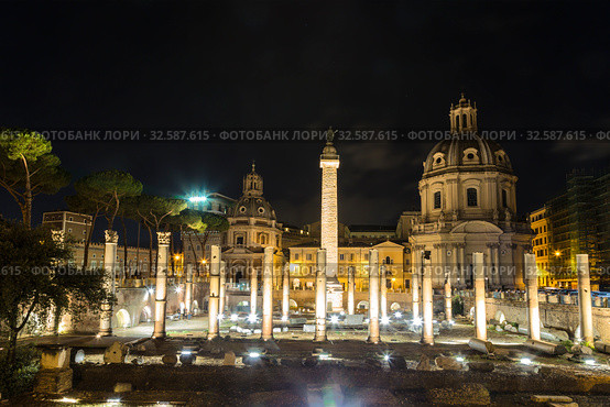 View of the Trajan forum with the Church of Santa Maria di Loreto and column Trajan at night, Rome, Italy (2017 год). Стоковое фото, фотограф Наталья Волкова / Фотобанк Лори
