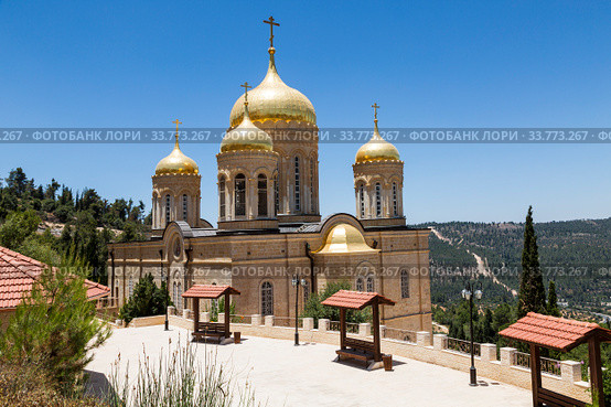 View on the church of all Saints in the land of the Russian brightened of the Russian Orthodox Gornensky convent of the Russian Spiritual Mission, Ein Kerem. Israel (2018 год). Стоковое фото, фотограф Наталья Волкова / Фотобанк Лори