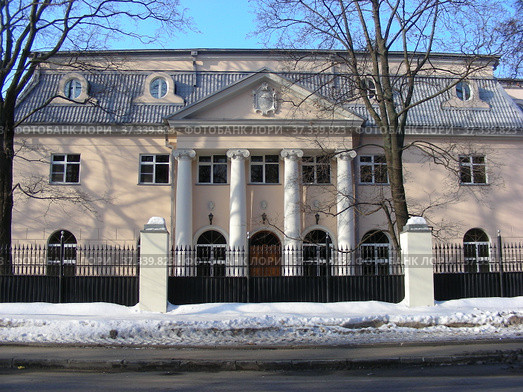 Вилла Н. П. Рябушинского "Черный лебедь" (1908 года постройки, архитекторы В. Д. Адамович, В. М. Маята). Нарышкинская аллея, 5. Район Аэропорт. Город Москва (2013 год). Стоковое фото, фотограф lana1501 / Фотобанк Лори