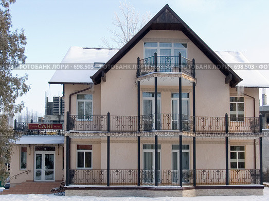 Вилла "Сани" Трускавец. Прикарпатье. Западная Украина. (2009 год). Редакционное фото, фотограф Анатолий Заводсков / Фотобанк Лори