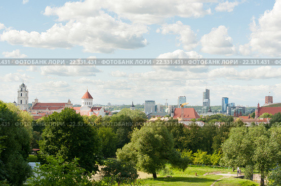 Вильнюс. Вид на город и парк Серейкишкю (2015 год). Стоковое фото, фотограф Бурмистрова Ирина / Фотобанк Лори