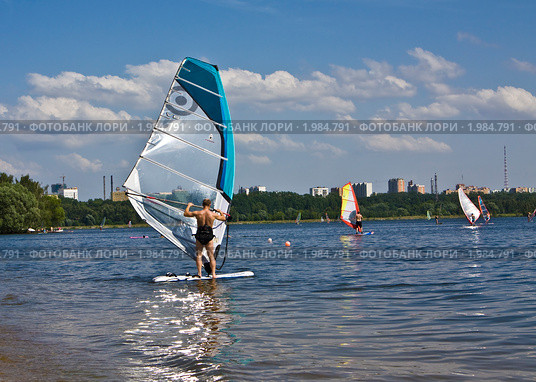 Виндсерфинг, Москва, Строгино (2010 год). Редакционное фото, фотограф ИВА Афонская / Фотобанк Лори